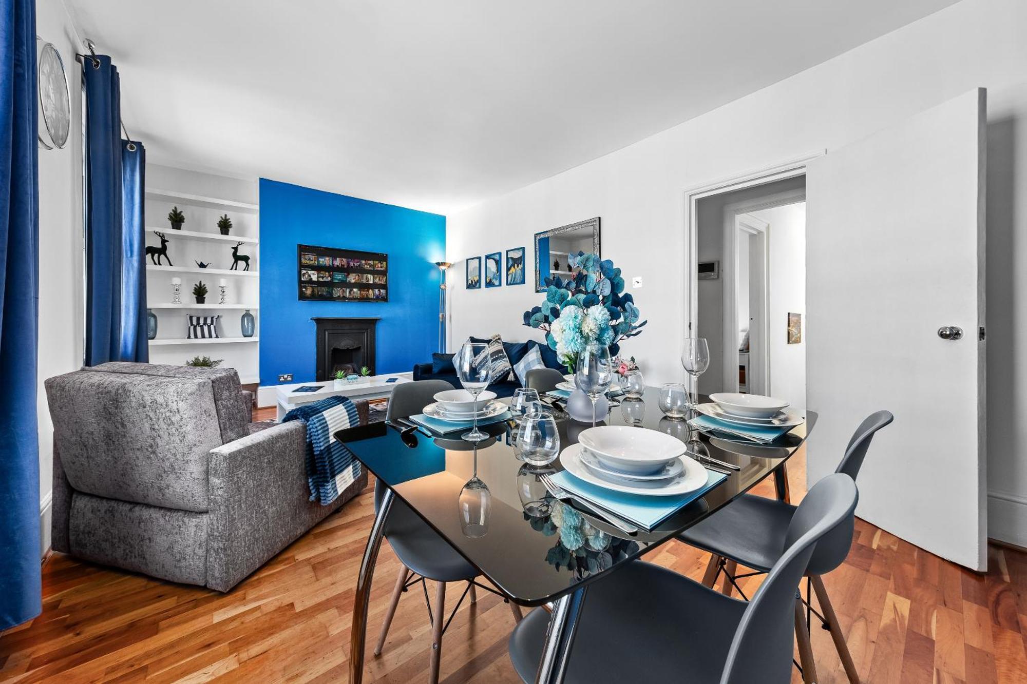 Balcony Blue Theme 1 Bedroom Central London Luxury Flat Near Hyde Park! Accommodates Up To 6! Double Sofa Bed And Next To Station! 外观 照片