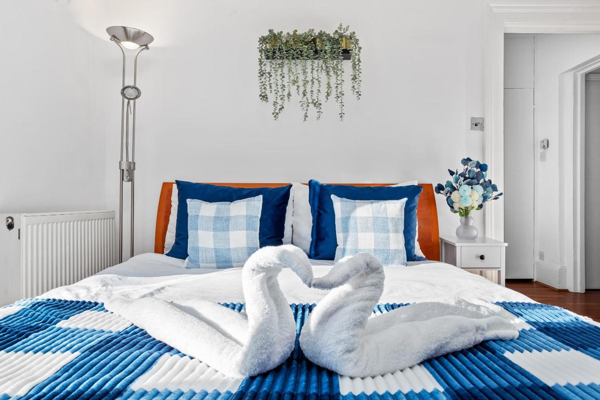 Balcony Blue Theme 1 Bedroom Central London Luxury Flat Near Hyde Park! Accommodates Up To 6! Double Sofa Bed And Next To Station! 外观 照片