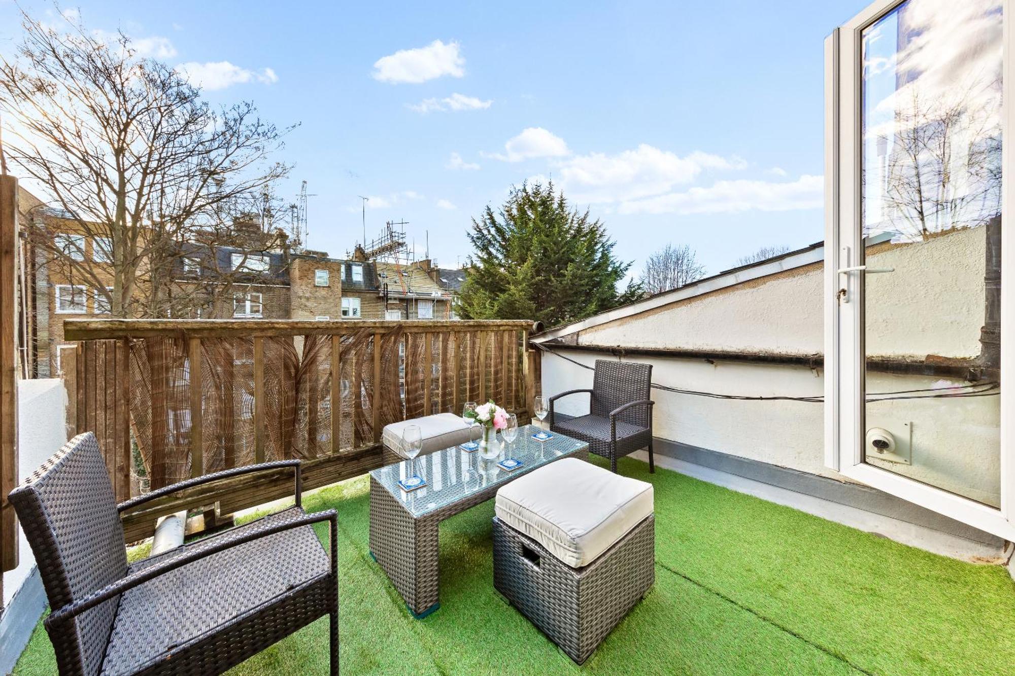 Balcony Blue Theme 1 Bedroom Central London Luxury Flat Near Hyde Park! Accommodates Up To 6! Double Sofa Bed And Next To Station! 外观 照片