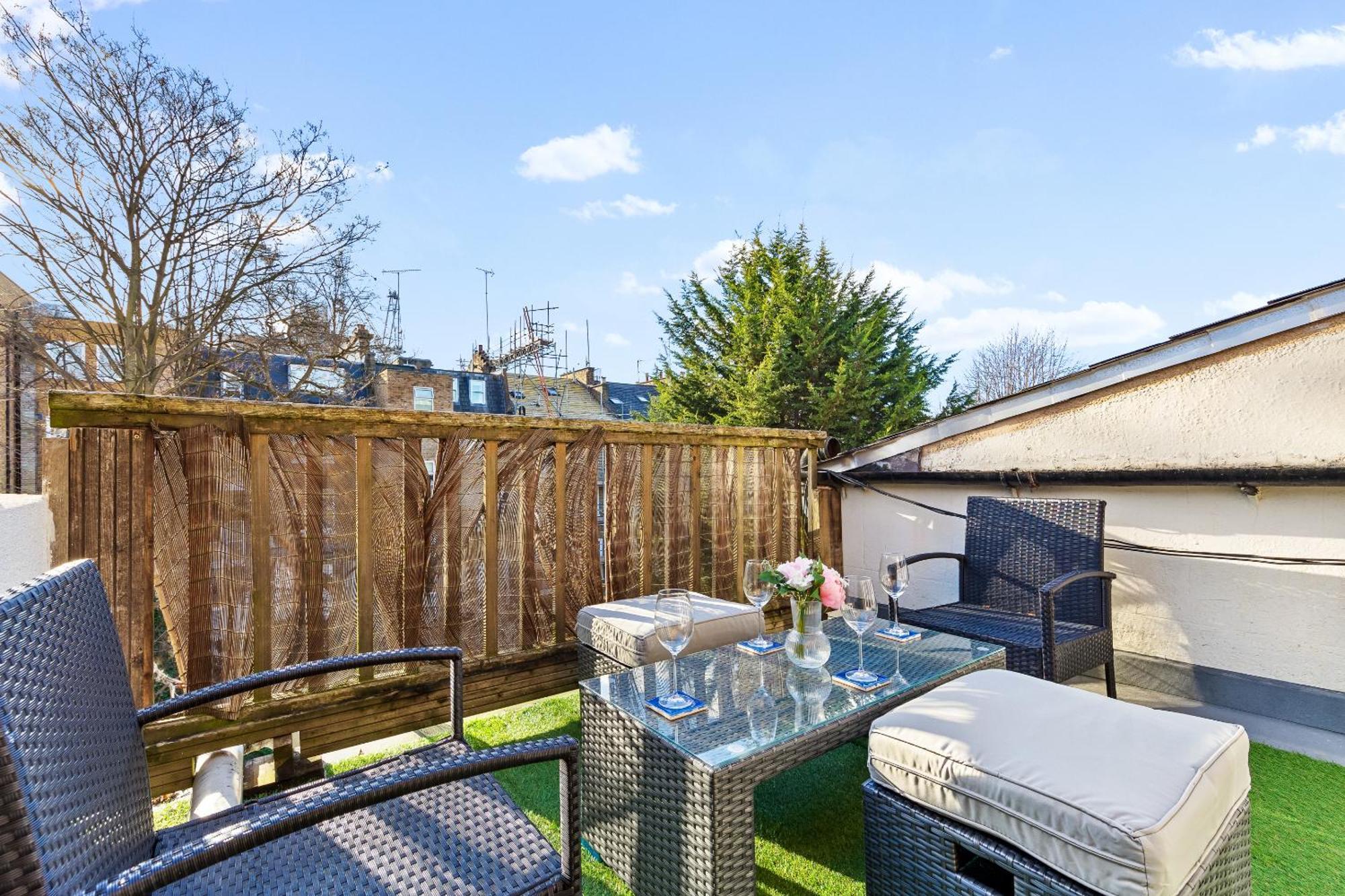 Balcony Blue Theme 1 Bedroom Central London Luxury Flat Near Hyde Park! Accommodates Up To 6! Double Sofa Bed And Next To Station! 外观 照片