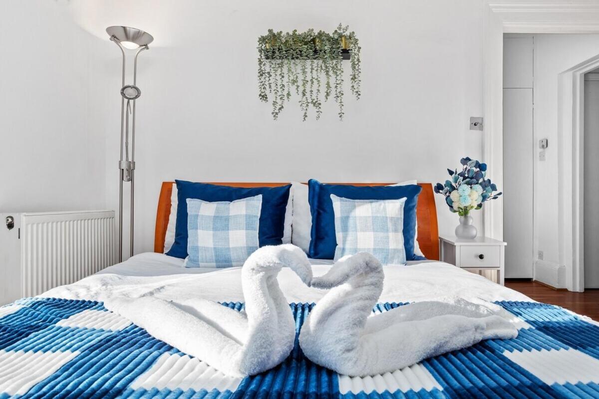 Balcony Blue Theme 1 Bedroom Central London Luxury Flat Near Hyde Park! Accommodates Up To 6! Double Sofa Bed And Next To Station! 外观 照片